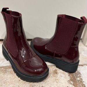 Maroon water booties size 7